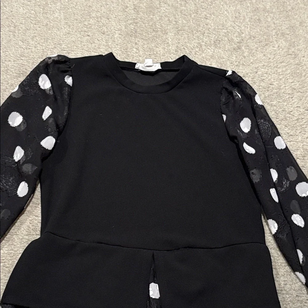 Zoey & Leelo black & white polka dot top S